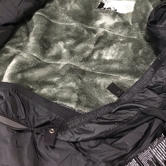 Burton Dutchess Insulated Ski Jacket in Navy and Black Stripe. - Picture 14 of 15
